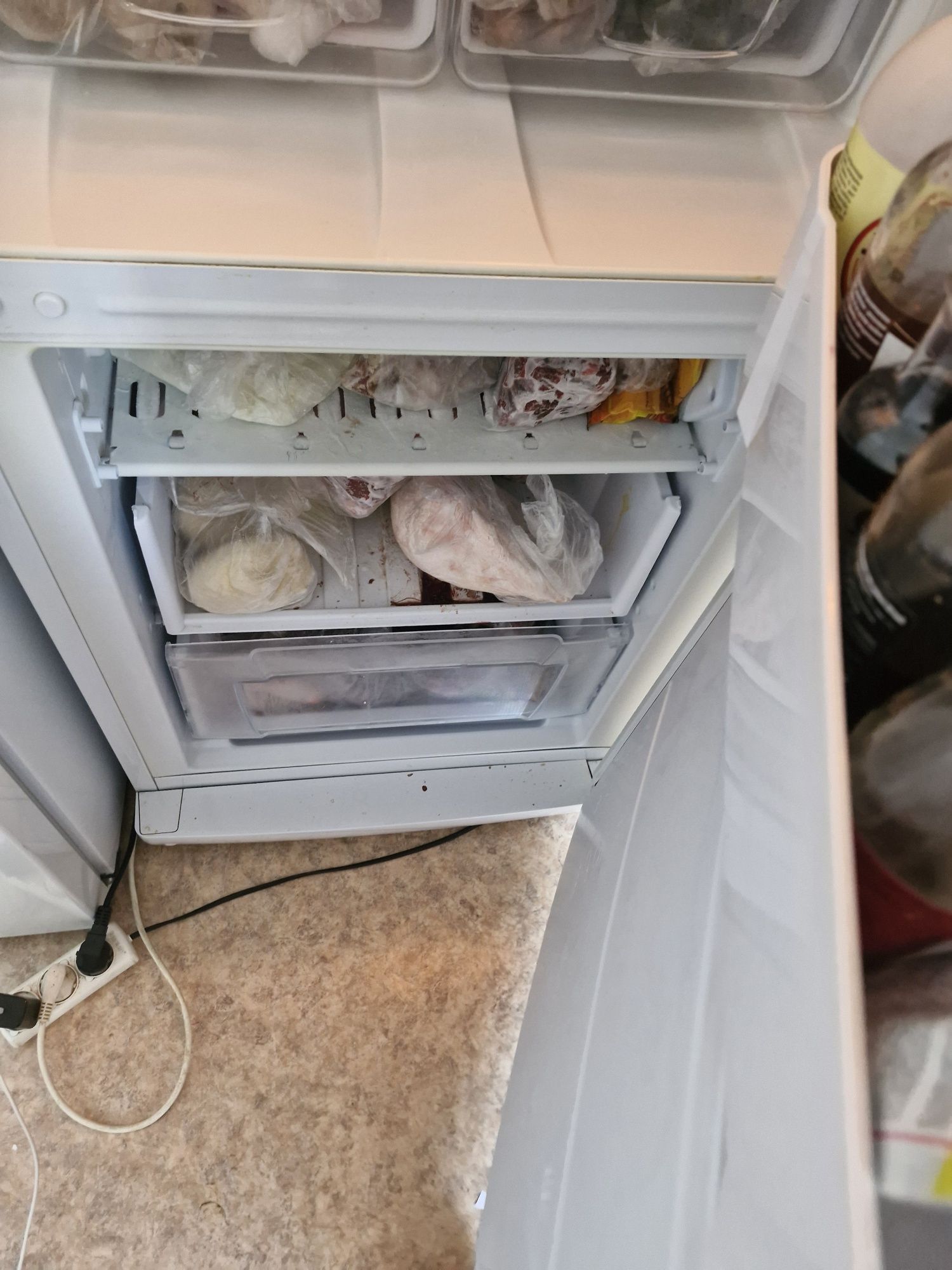 Продам холодильник