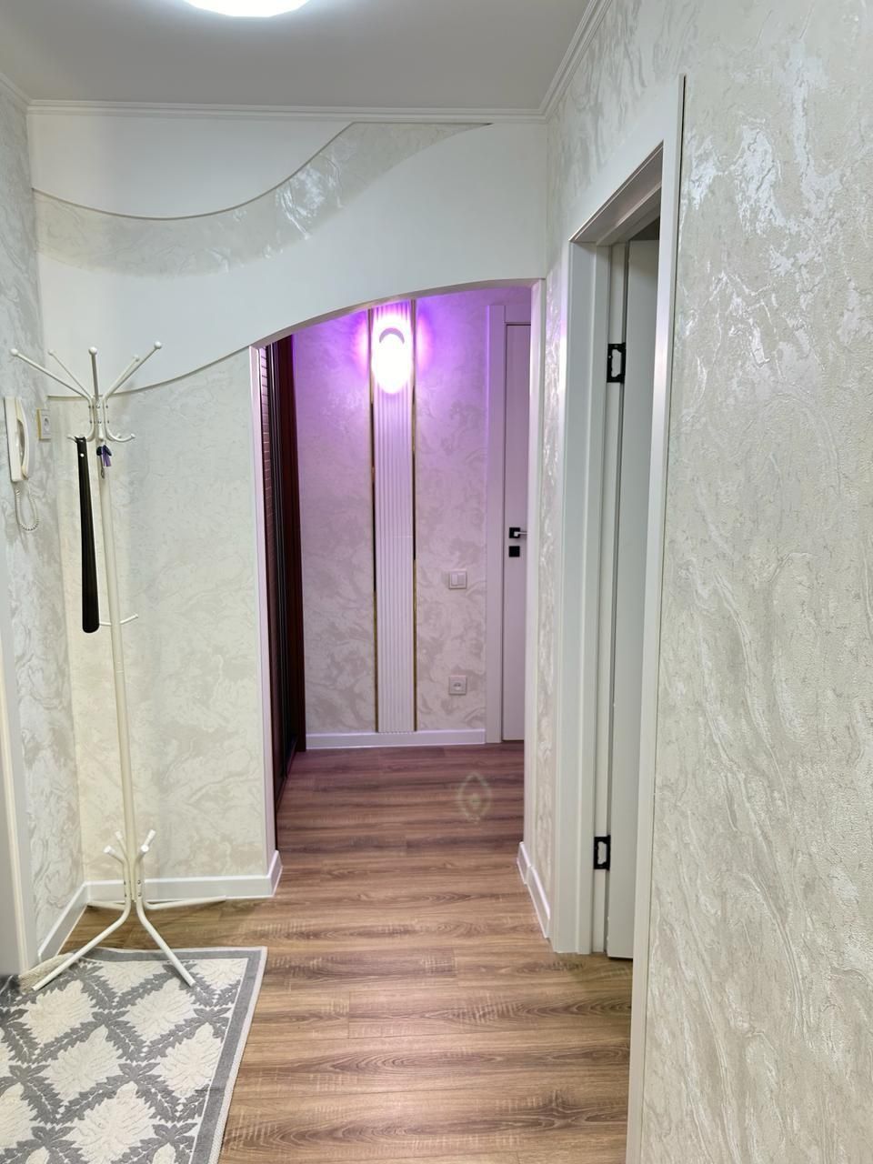 Двухкомнатная в центре по ул. Естая, дом 83/1, ТД Тулпар, Дом Шахмат,
