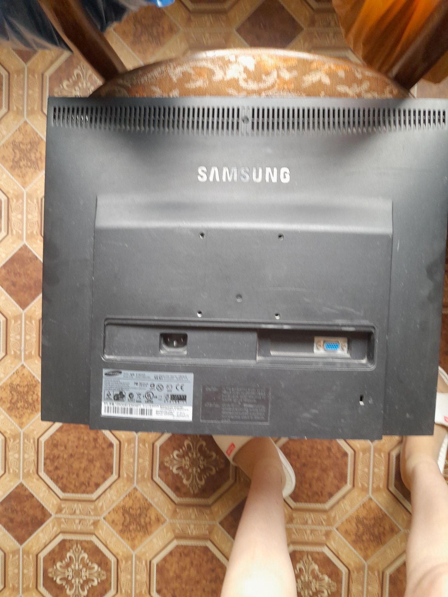 Срочно.Хороший монитор Samsung. 2010г.Работает.Производство Казахста
