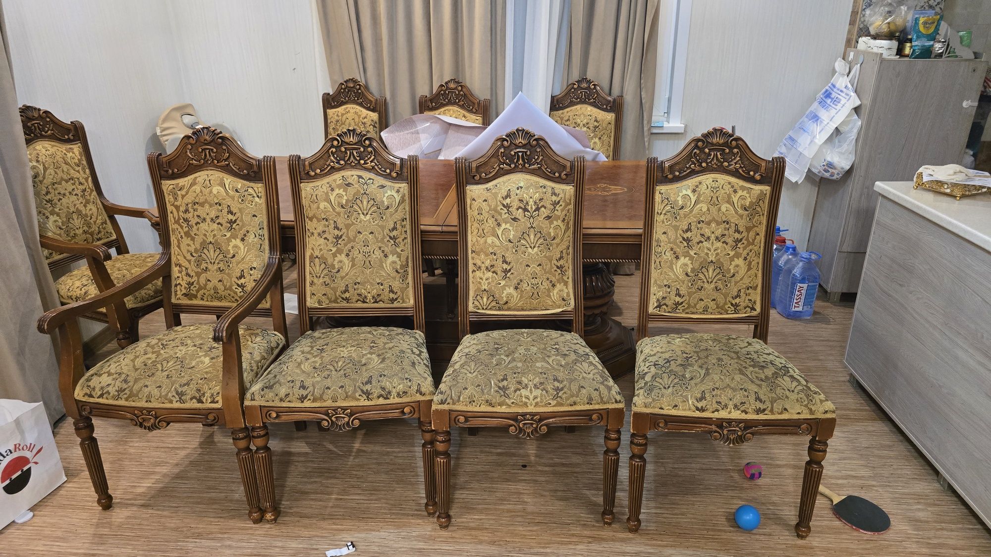Продаётся красивый стол