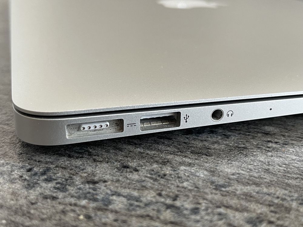 Продам MACBOOK AIR 13-2014года 256г Количество циклов перезарядки: 163