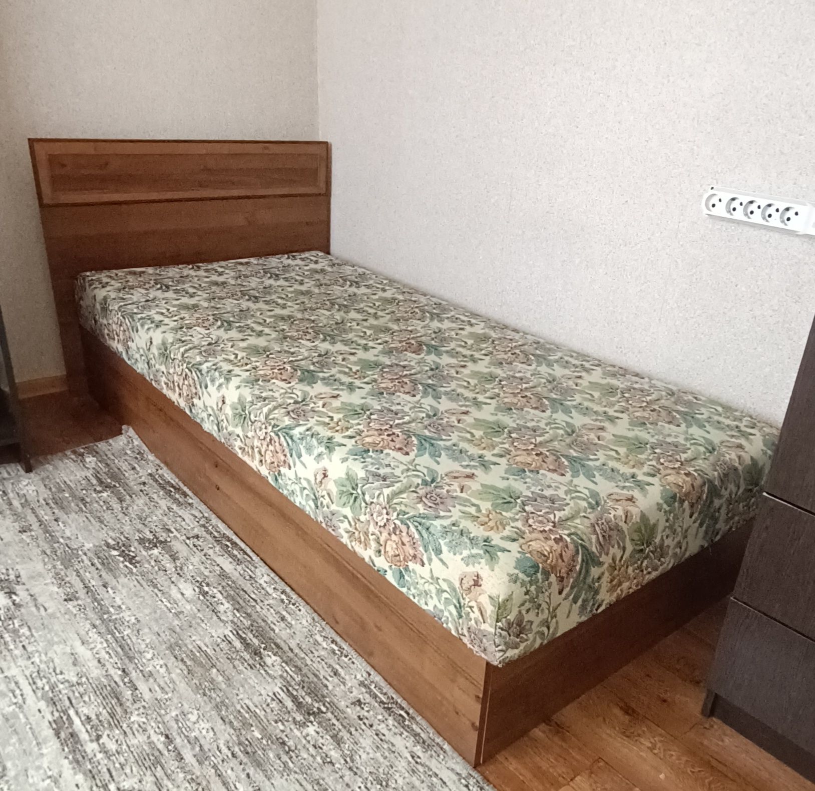 Продаю односпальную кровать