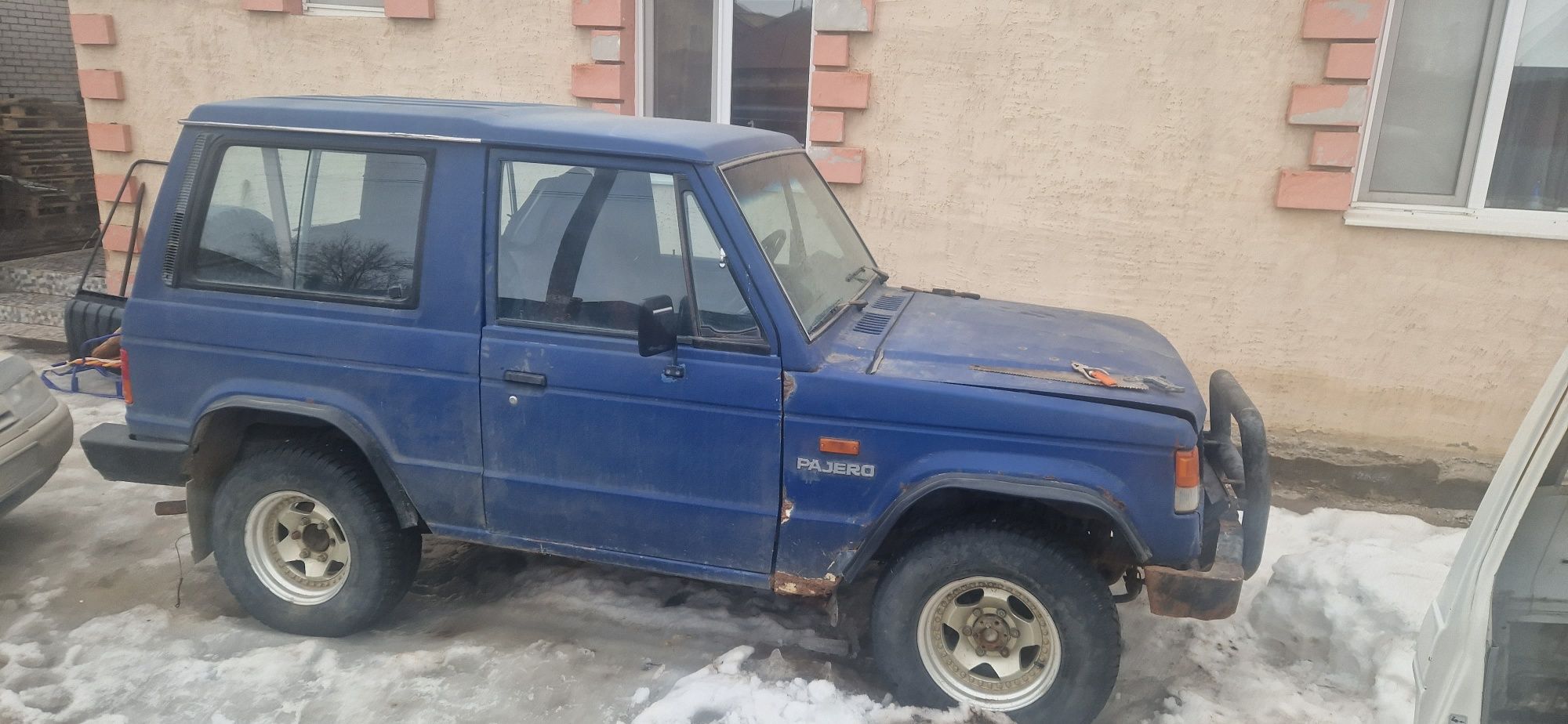 Продам запчасти на Митсубиси Паджеро 1