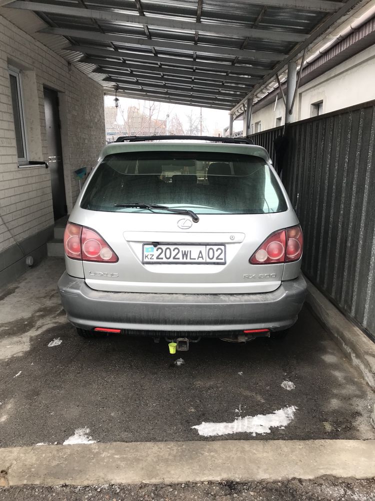 Автомобиль лексус рх 300  продам