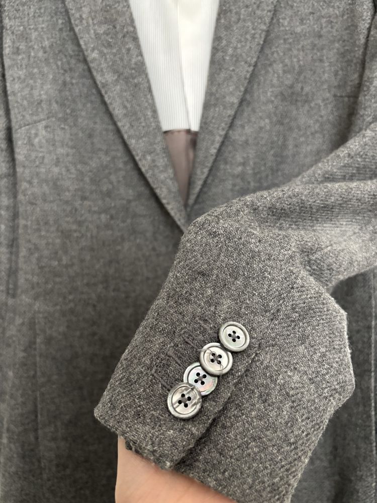 Серый пиджак Massimo Dutti