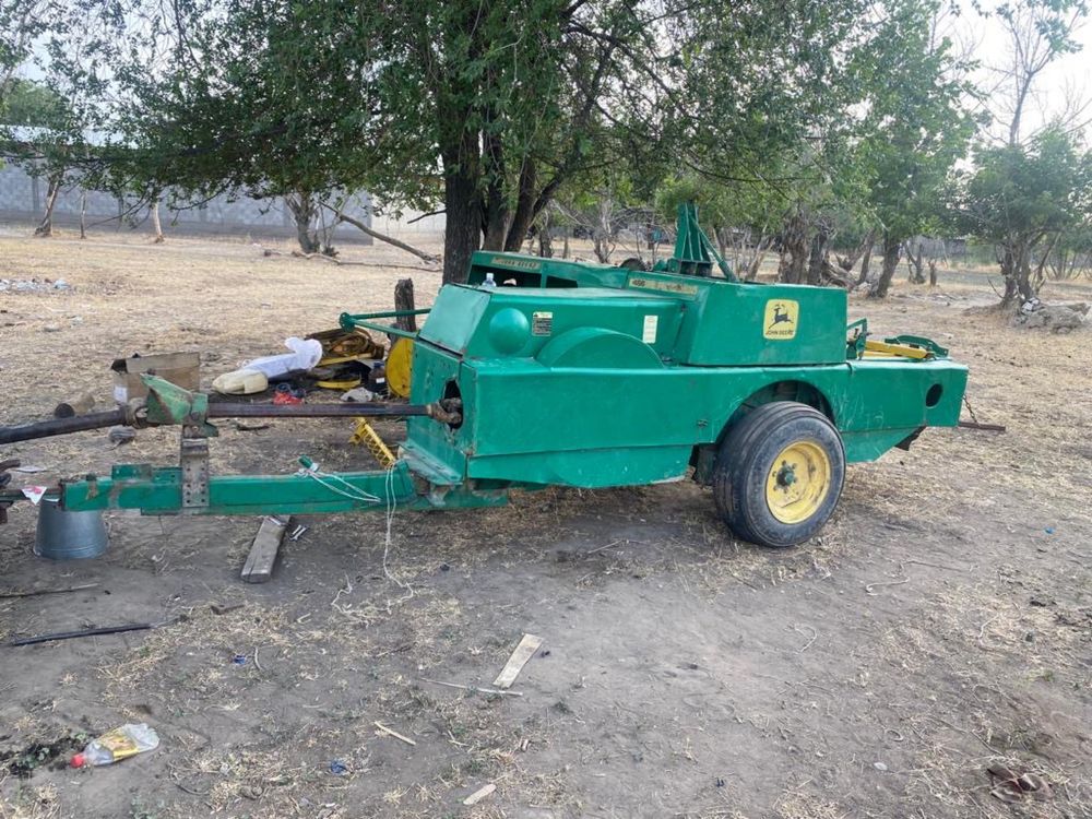 Трактор Мтз 80, пресс подборщик John Deere 456