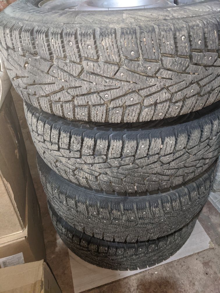Продам зимние шины без дисков.