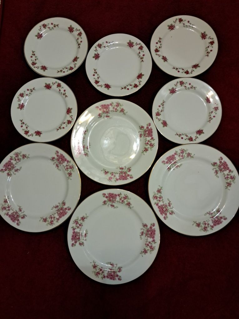 Продам столовый сервиз фарфоровый ГДР на 6 персон.