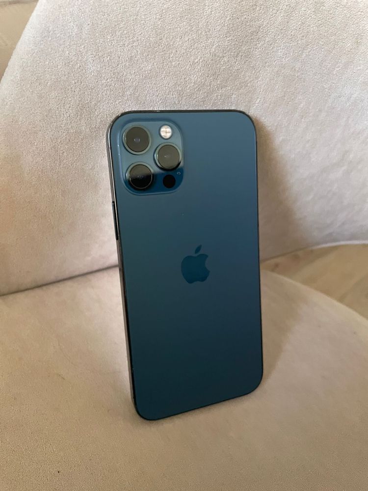 Продам Iphone 12 pro