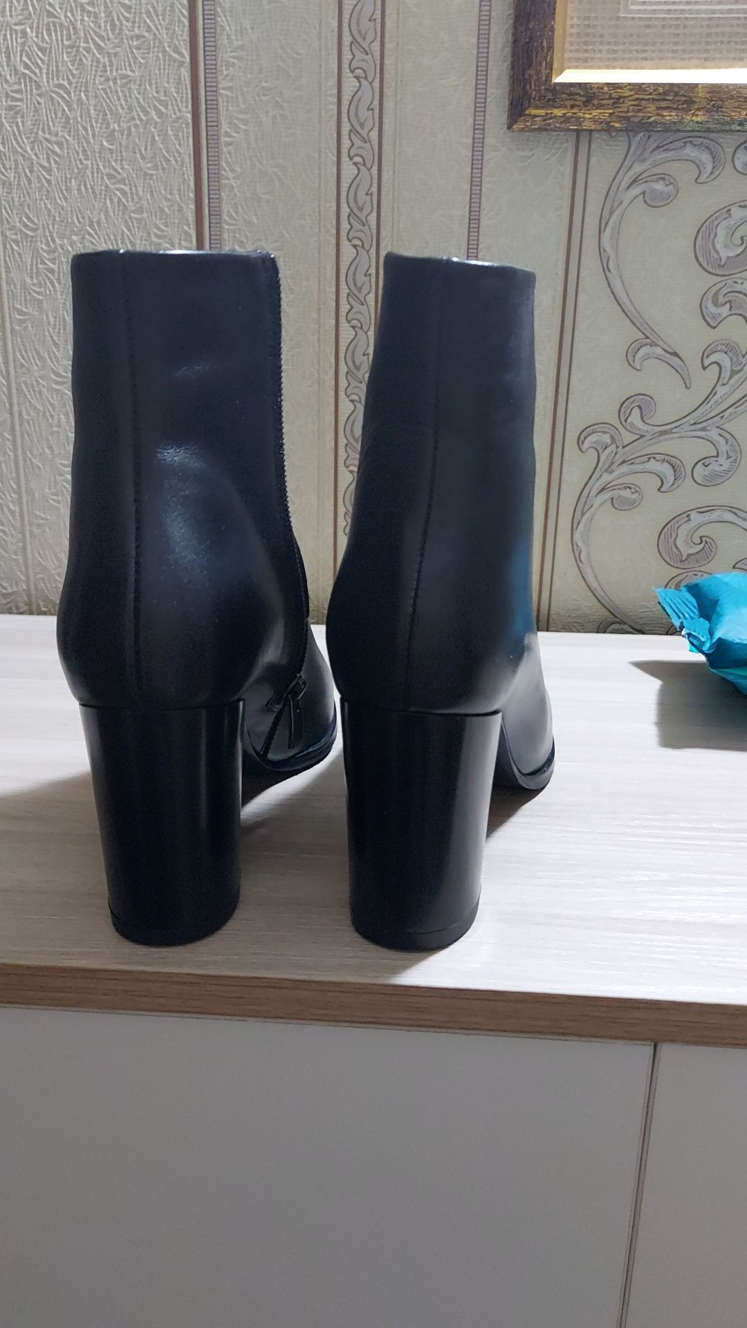Продам кожаные ботильоны 37 размера