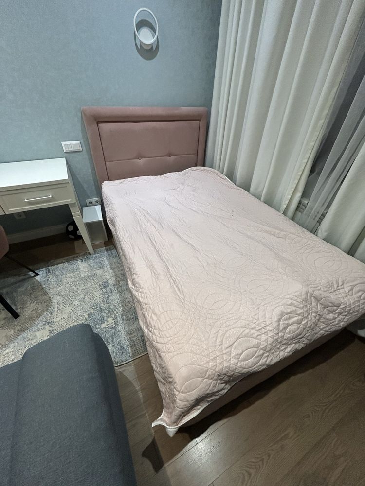 Кровать, шкаф, диван
