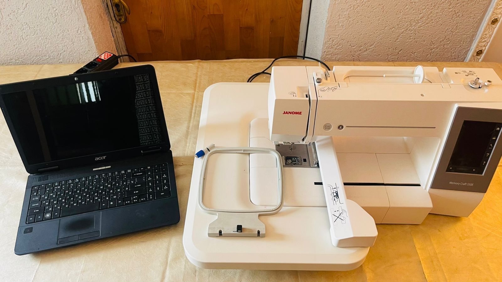 Продам вышивальную машинку Janome memory craft 550E плюс с ноутбуком