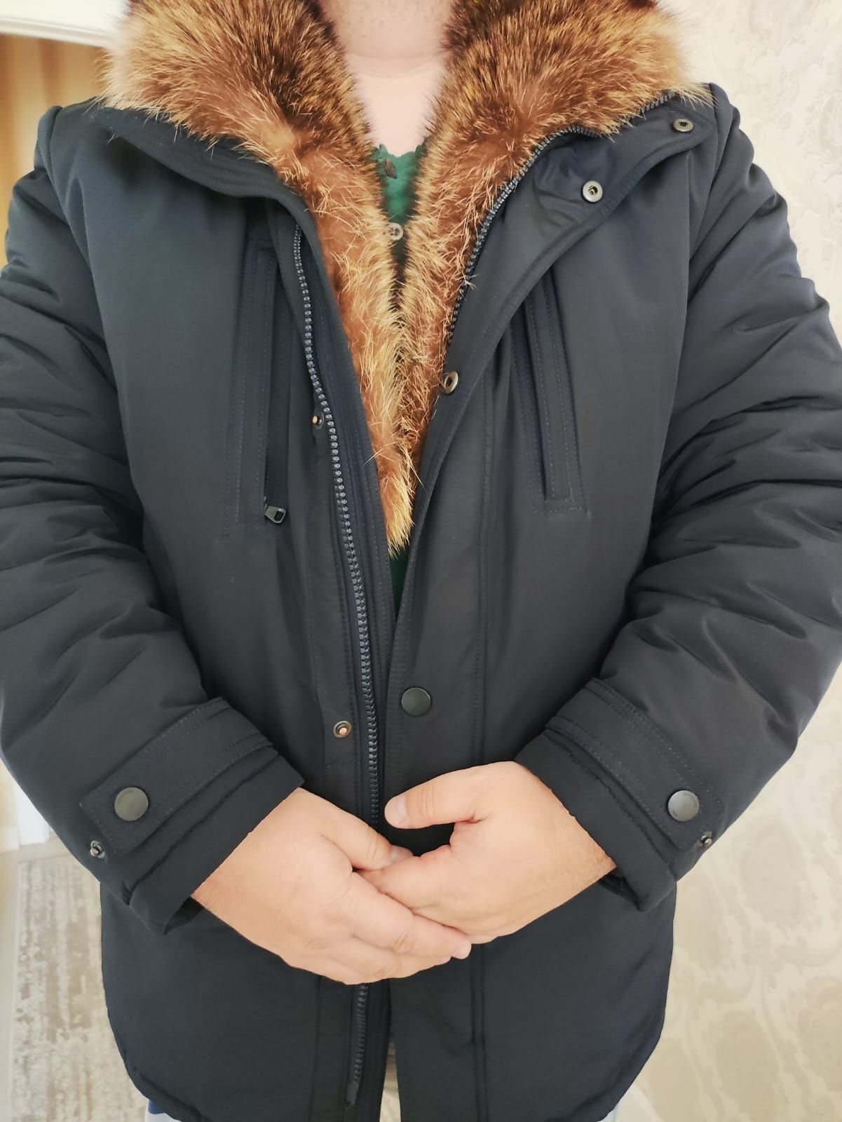 Продам зимнюю куртку с мехом