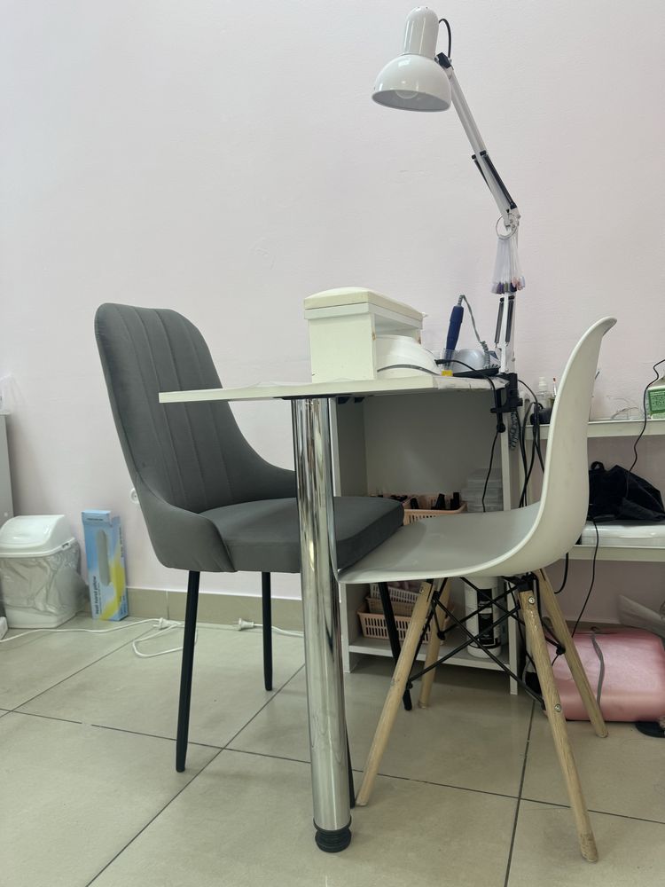 Кушетка для ресниц,стол для маникюра