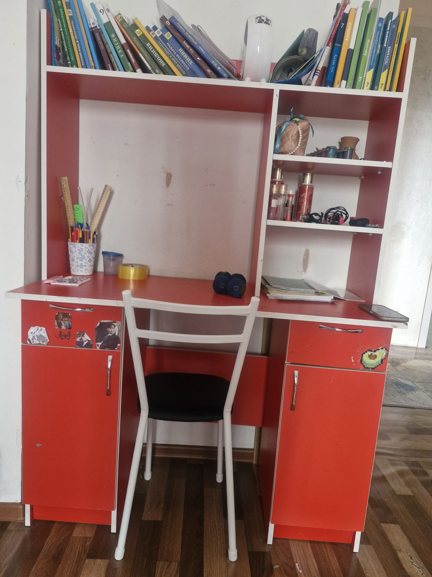 Парта с книжной полка