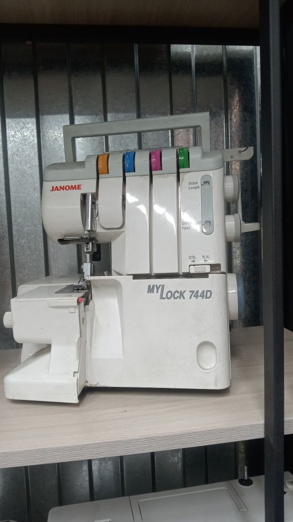 Оверлок Janome 744D в идеальном состоянии