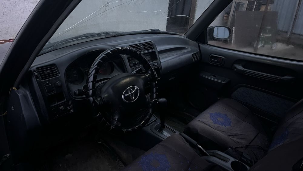 Продам рав 4 1995 года полный привод.