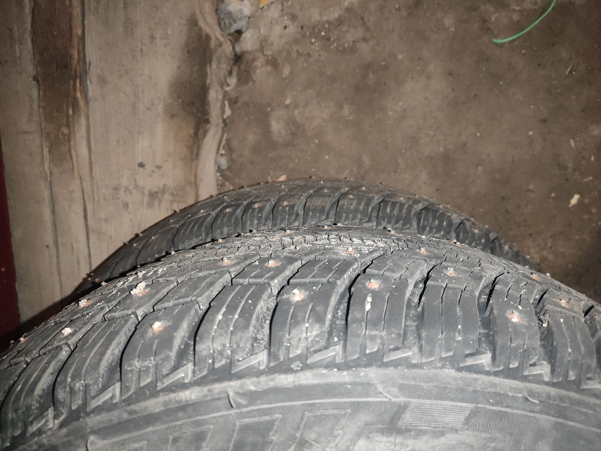 Продам резину Triangle IcelynX TI501 185/65 R15 92 T  с шипами