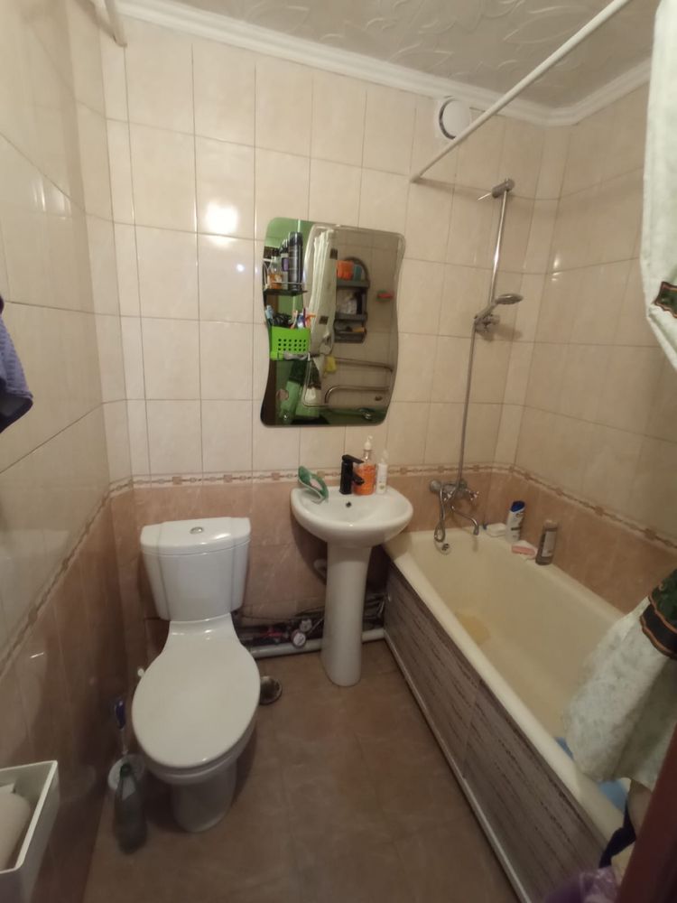 Продается трехкомнатная квартира по ул Бурова 17.