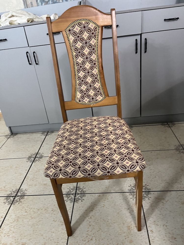 Продам деревянные стулья