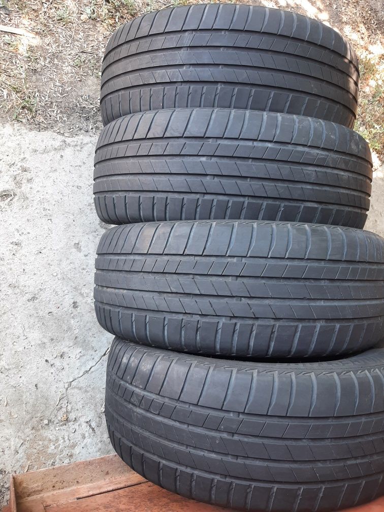 Продам шины 215/55/17 бриджистон