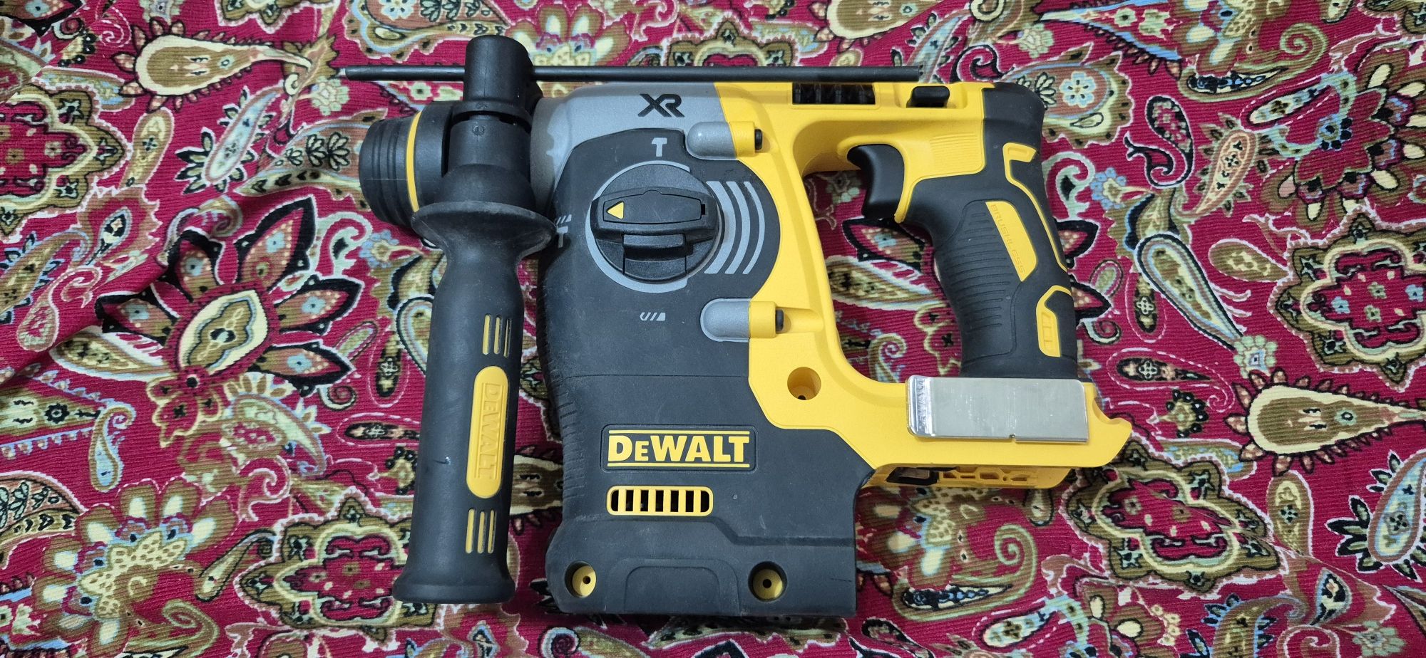 Перфоратор Dewalt DCH273