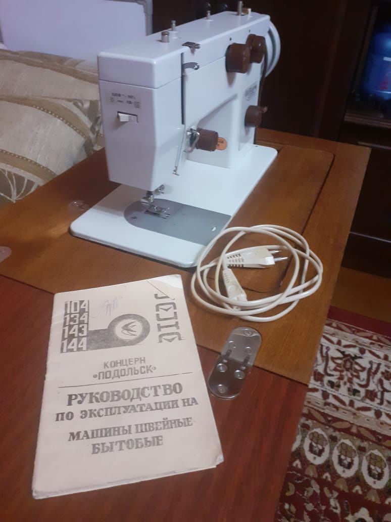 Продам швейную машину