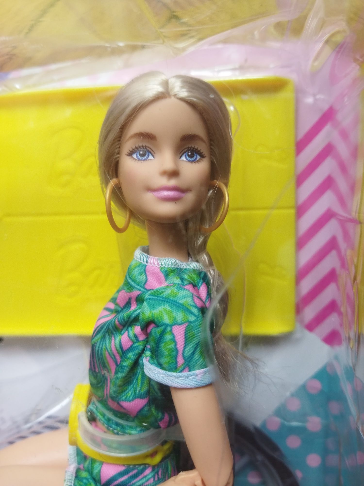 Barbie / Куклы Барби в коляске (каждая за 19 500)