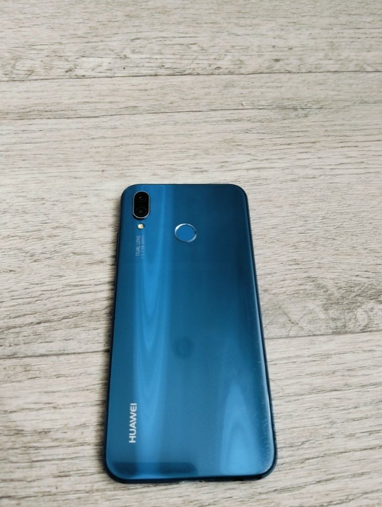 Телефон HUAWEI P20 lite