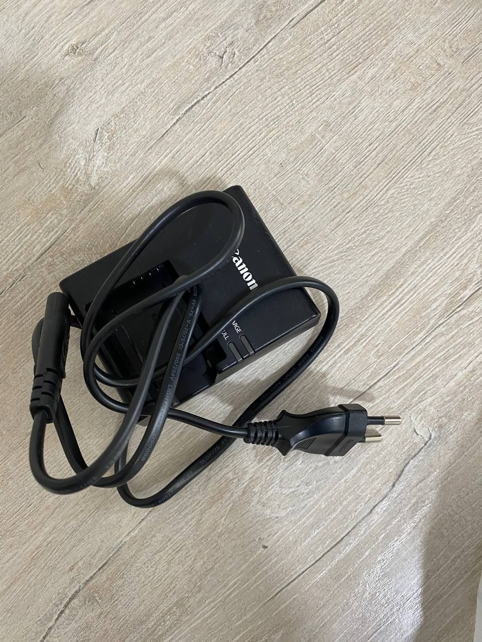 Продам Canon 1200D