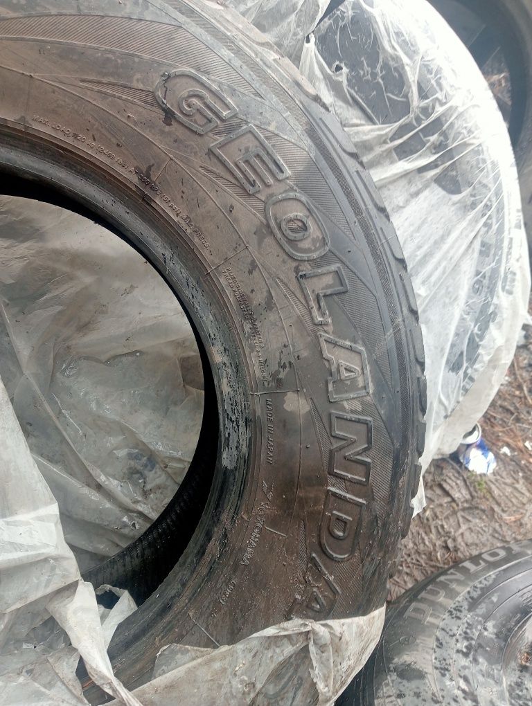 Продам комплект шин на внедорожник
