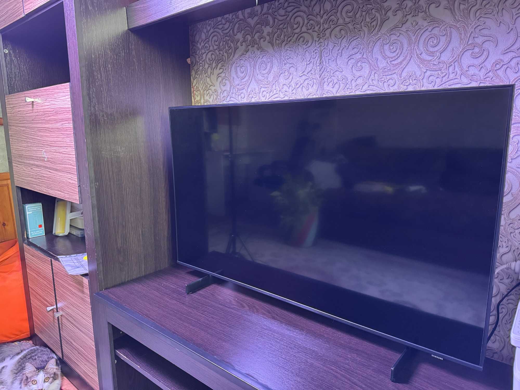 Продам телевизор Samsung AU8000, 43 дюйма, 4K UHD.