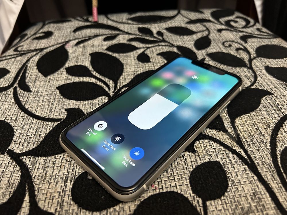 Продадим iPhone 11 128GB White