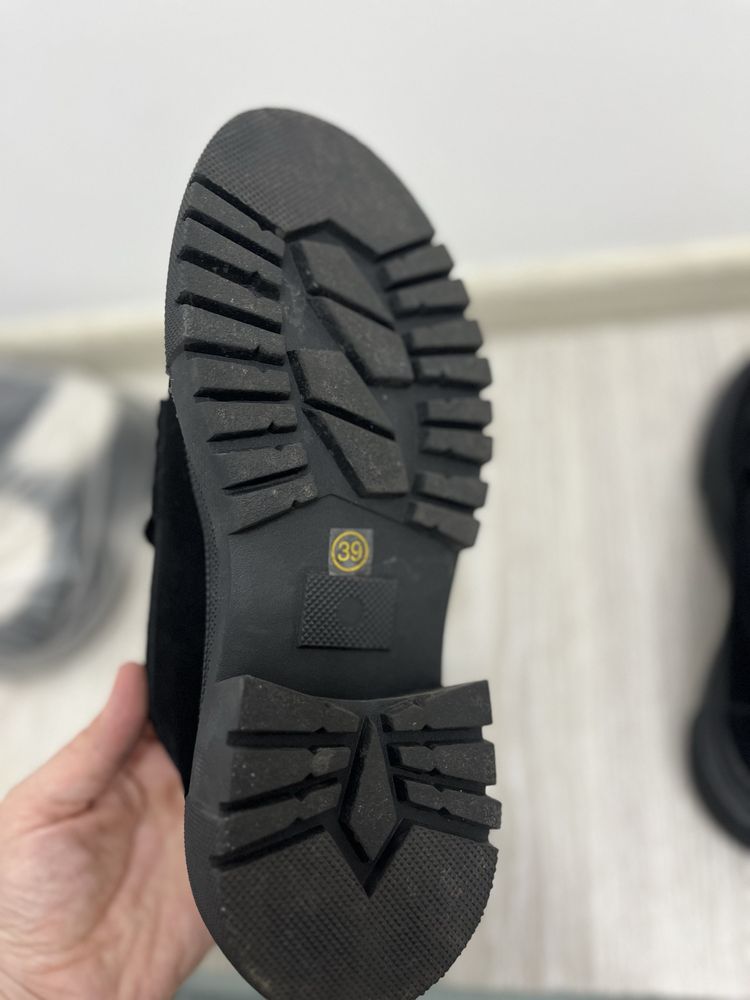 Продам лоферы черные