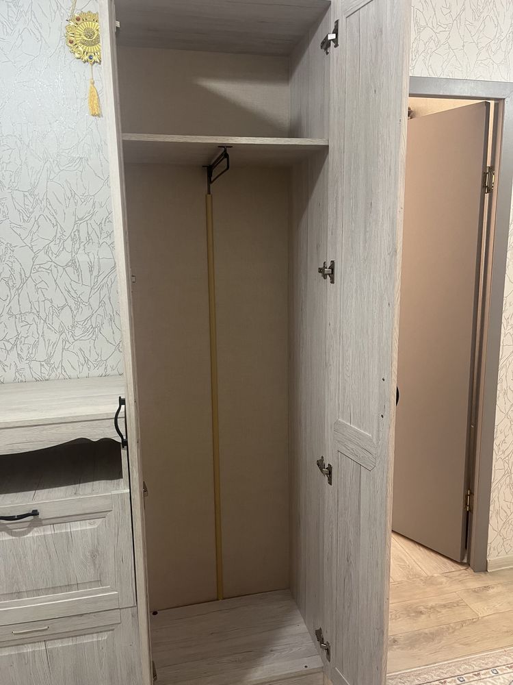 Прихожая шкаф комод