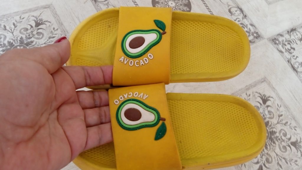 Продам детскую обувь
