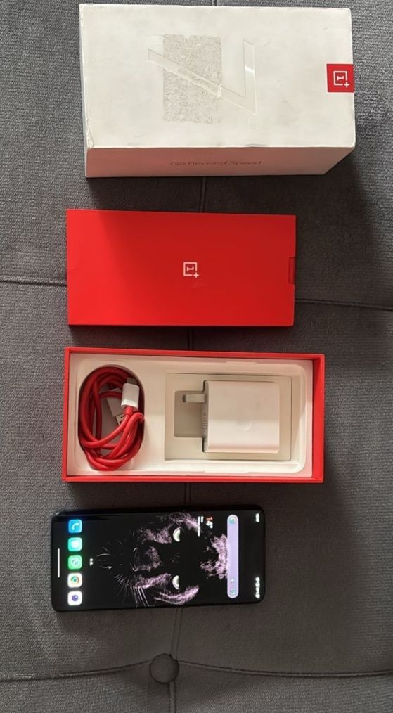 Продам телефон One plus 7 pro 8+5/256 отличное состояние без трещин