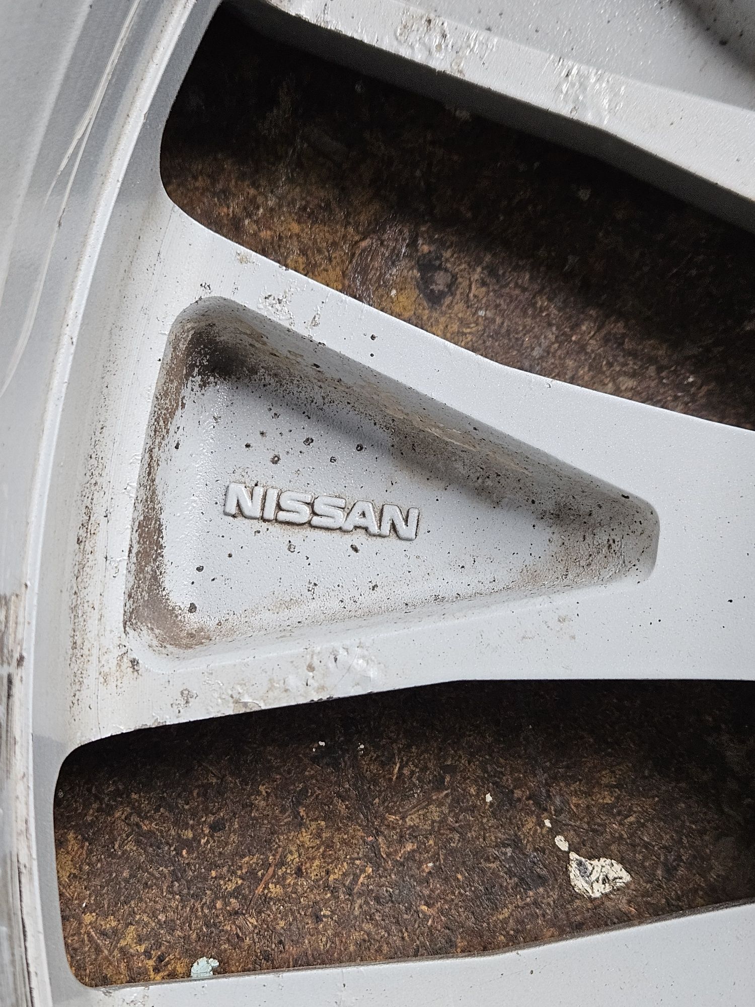 1 диски оригинал Nissan Patrol Y62 r20
