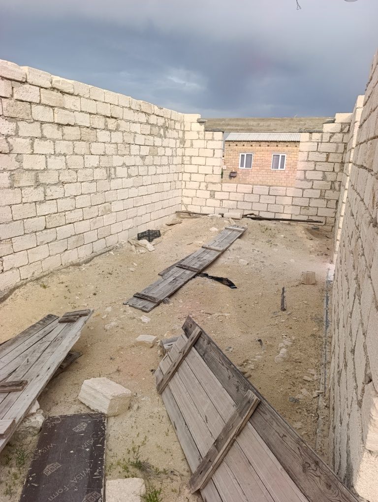 Жер орын котерилиб турган уй сатылады
