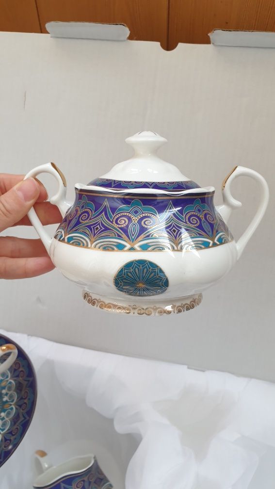 Фарфоровый чайный сервис
