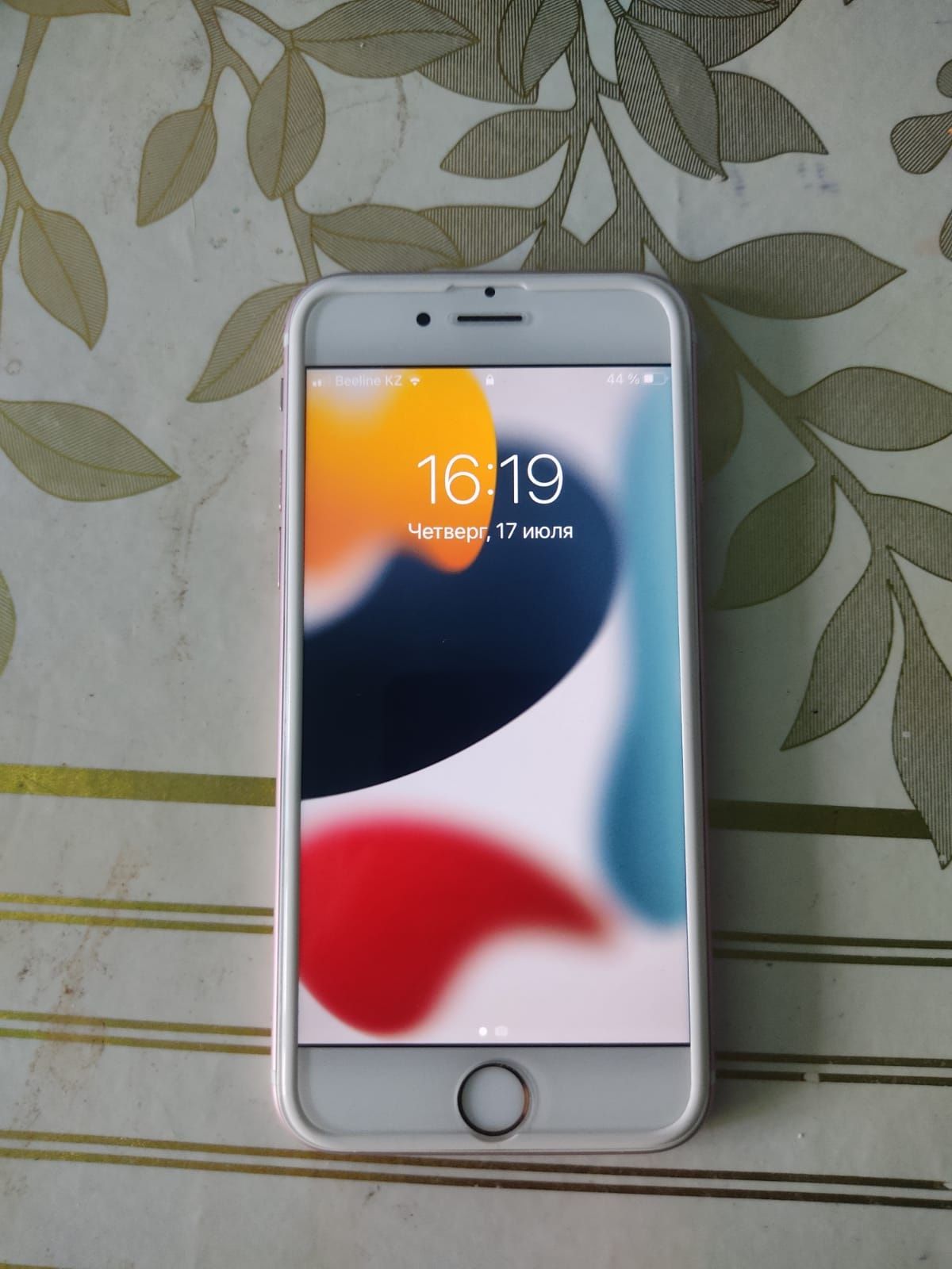 Продаю айфон 6s с розовый