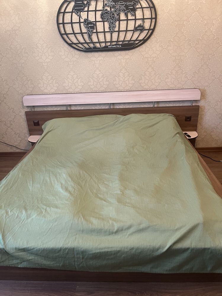 Кровать и полки для спальни