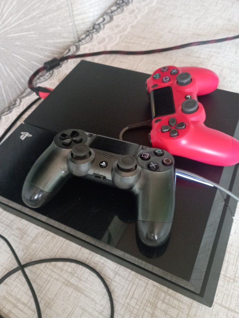 Продам Playstation 4