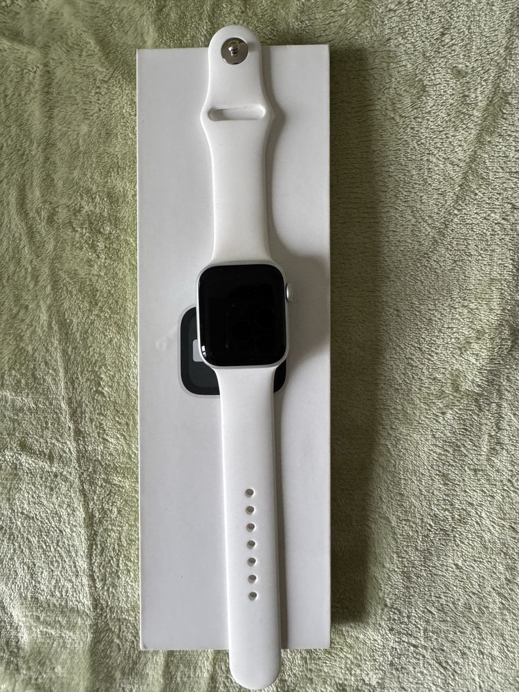 Продается Apple watch SE 40mm