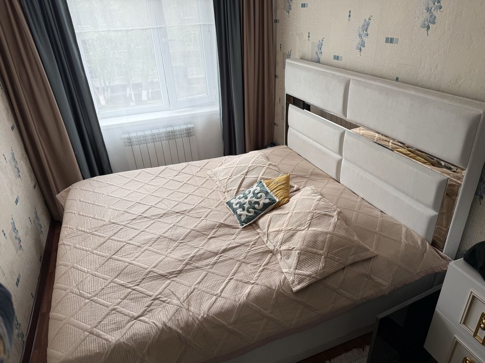 Продам кровать с ортопедической матрасом