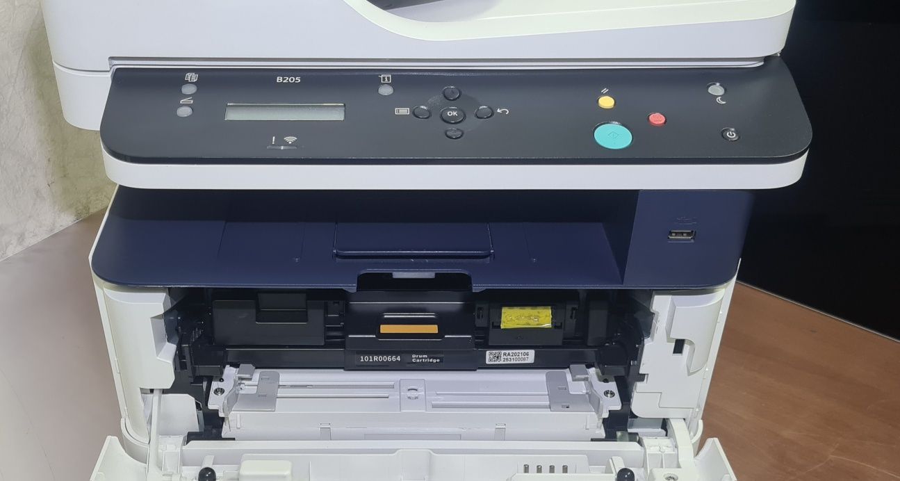 Продаю Мфу черно-белое XEROX B205 Wi-Fi