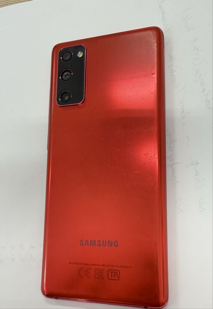 Samsung S20 FE Красный