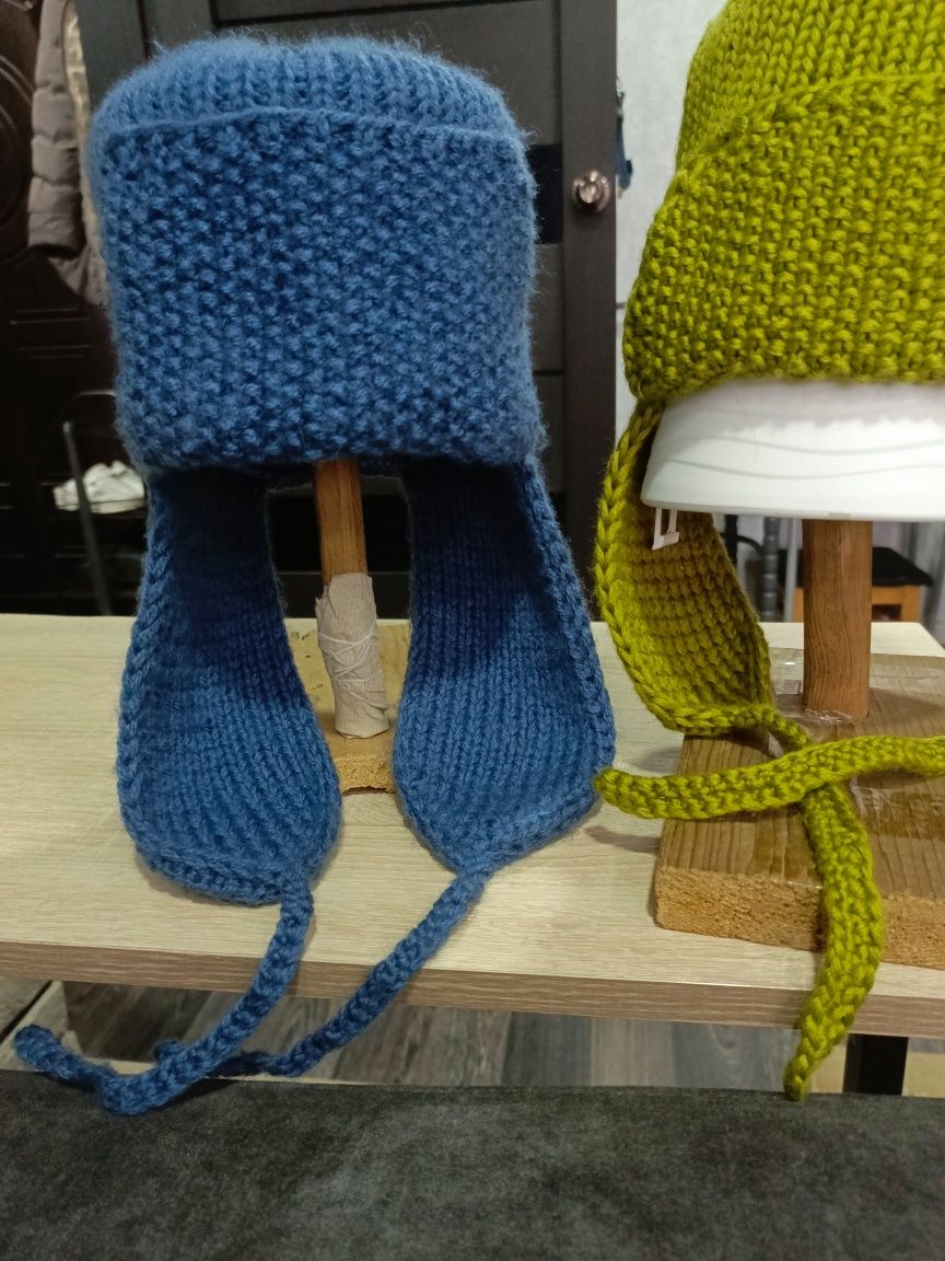 Продам шапки с шарфом в комплекте, с подкладом, тёплые, мягкие, красив