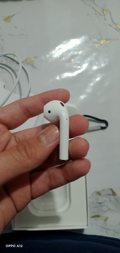 Apple AirPods, безпроводные наушники.