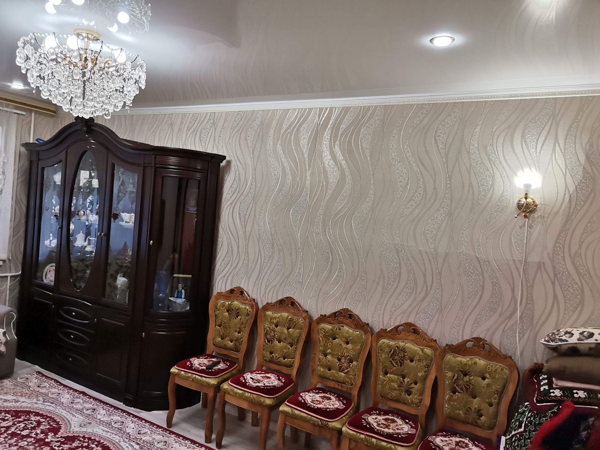 Продам буфет очень красивый сделан из качественного материала